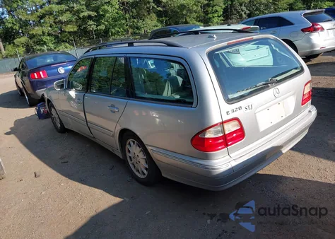 2001 Mercedes-Benz E 320 z USA, uszkodzony, nr VIN WDBJH65J71B272776